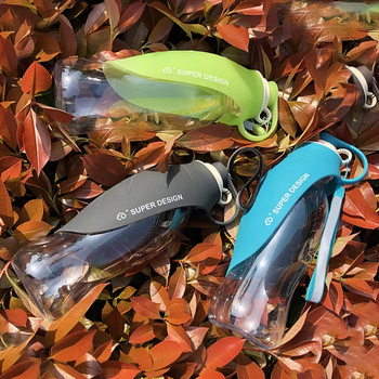 Przenośna butelka na wodę dla zwierząt liść 580ml Irodori Vet